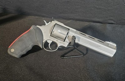 Taurus 444 .44 Magnum Revolver - Image 5 of 11