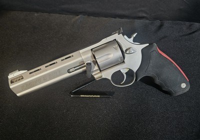 Taurus 444 .44 Magnum Revolver - Image 2 of 11