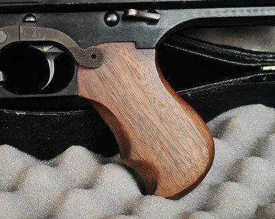 Auto Ordnance Thompsons 1927 A5 Pistol With 50 round Drum and Violin Case - Image 5 of 22