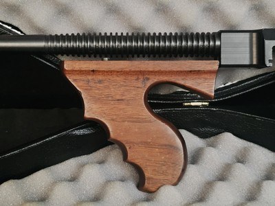 Auto Ordnance Thompsons 1927 A5 Pistol With 50 round Drum and Violin Case - Image 4 of 22