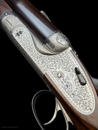 CLASSIC
-
HOLLAND & HOLLAND
- ROYAL HAMMERLESS EJECTOR
- 375 H&H BELTED - DOUBLE RIFLE - 1923