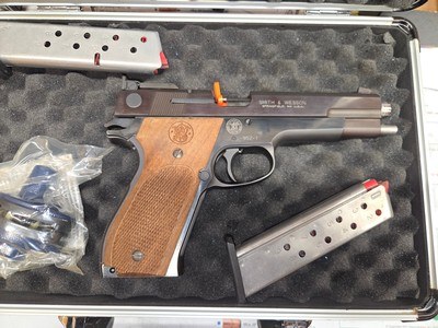 Smith & Wesson Pistols - Performance Center - Model 952-1 - Image 2 of 6