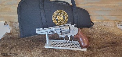 Smith & Wesson Model 627-5, 8 Cylinders!, 357 Mag, 5