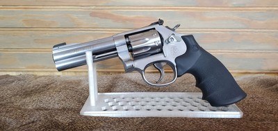 Smith & Wesson Model 617-6, 22 Long Rifle, 4