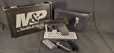 Smith & Wesson Shield 9 m2.0, 9mm, Red CT Laser, EDC Kit (Knife + Flashlight) LNIB