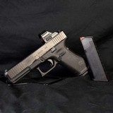 Pre-Owned - Glock G17 G5 Holosight Semi-Auto 9mm 4.49" Handgun - 1 of 11