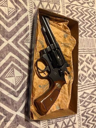 Smith and Wesson 22 Magnum RARE 3.5 Inch Barrell MINT Condition w/Original Box