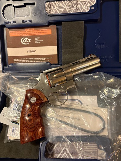 Colt Python ELITE 4 Inch Barrel Stainless (Made in 1993) MINT Very Rare w/Original Box - Image 2 of 3