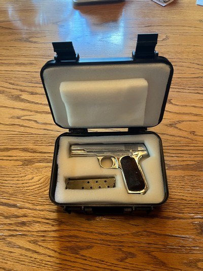 Colt model 1903 .32 ACP semi auto HammerlessPocketPistol in carrying case - Image 1 of 11