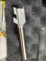 Glock 22 RFT2 Gen 3 .40 S&W 4 mags 9mm bbl - 2 of 9