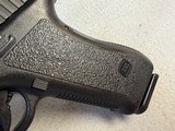 Glock 22 Gen 2 .40 S&W - 2 of 11