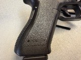 Glock 22 Gen 2 .40 S&W - 7 of 11