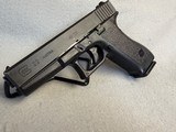 Glock 22 Gen 2 .40 S&W - 1 of 11