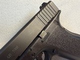 Glock 22 Gen 2 .40 S&W - 3 of 11