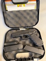 Glock 22 Gen 4 .40 S&W - 1 of 6