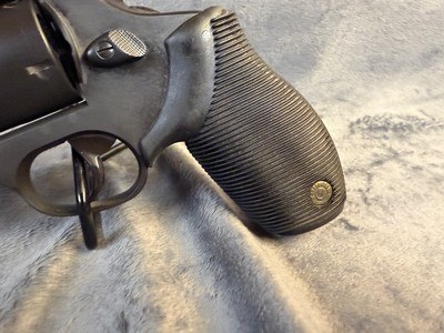 Taurus The Judge 4510 .45 Colt .40 ga 3” chamber 6.5” bbl - Image 2 of 10