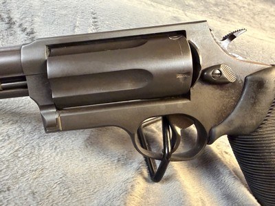 Taurus The Judge 4510 .45 Colt .40 ga 3” chamber 6.5” bbl - Image 3 of 10