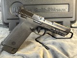 Smith & Wesson M&P22 Magnum .22 mag w/ bag 30rd mags - Image 4 of 9