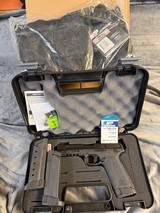 Smith & Wesson M&P22 Magnum .22 mag w/ bag 30rd mags - Image 2 of 9