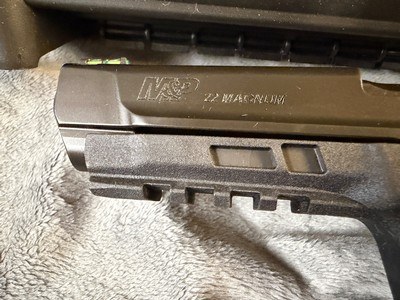 Smith & Wesson M&P22 Magnum .22 mag w/ bag 30rd mags - Image 8 of 9