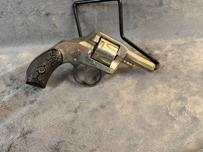 H&R Inc Young America .32 S&W 2” - Image 8 of 11
