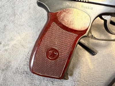 IMEZ Russia Makarov IJ70-17AH .380 ACP 2 mags - Image 4 of 11