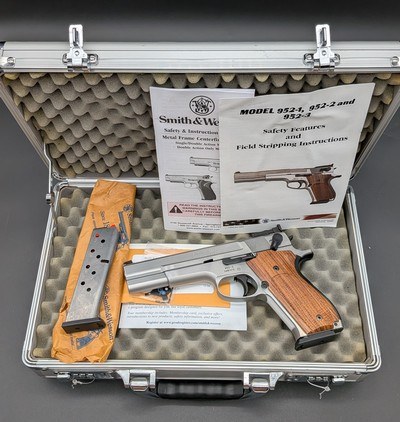 SMITH & WESSON PERFORMANCE CENTER MODEL 952-2 | SEMI-AUTO 9MM | 5