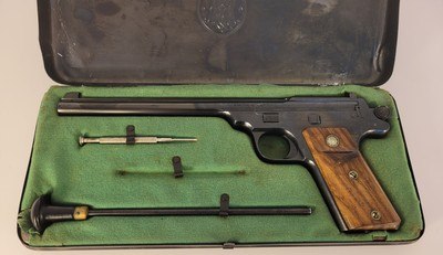 Smith & Wesson
Straight Line Target
22 long rifle Competiton single shot
in factory Tin case Make Offer