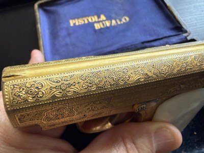 STUNNING BOXED GOLD DAMASCENED SPANISH “BUFALO” .25 PISTOL - Image 6 of 15