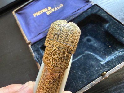 STUNNING BOXED GOLD DAMASCENED SPANISH “BUFALO” .25 PISTOL - Image 13 of 15