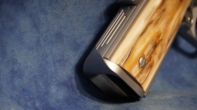 NIGHTHAWK CUSTOM VIP COMMANDER SILVER 38 SUPER WITH MAMMOTH BARK GRIPS - Image 8 of 25