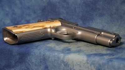 NIGHTHAWK CUSTOM VIP COMMANDER SILVER 38 SUPER WITH MAMMOTH BARK GRIPS - Image 10 of 25