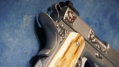 NIGHTHAWK CUSTOM VIP COMMANDER SILVER 38 SUPER WITH MAMMOTH BARK GRIPS - Image 9 of 25
