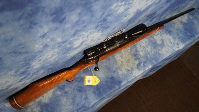 USED WEATHERBY MARK V DELUXE 300 WBY MAG MFG W. GERMANY WITH SCOPE - Image 5 of 10