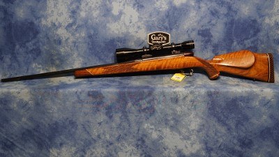 USED WEATHERBY MARK V DELUXE 300 WBY MAG MFG W. GERMANY WITH SCOPE - Image 7 of 10