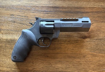 Taurus Raging Hunter 357 Magnum and Taurus Deluxe Revolver Carry Case - Image 2 of 11
