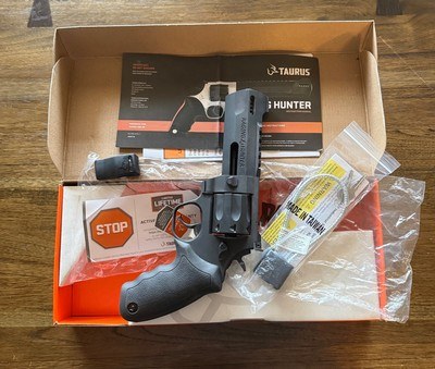 Taurus Raging Hunter 357 Magnum and Taurus Deluxe Revolver Carry Case - Image 9 of 11