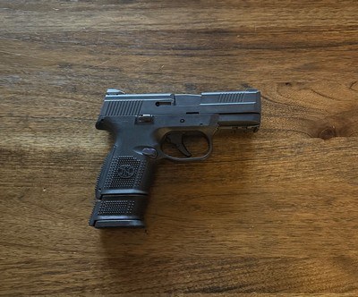 FNS 40 C - Image 1 of 9