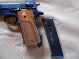 Smith & Wesson Model 52-2 38 spl mid range semi automatic pistol - 7 of 8