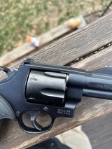 Smith & Wesson 329 Night Guard - 3 of 11