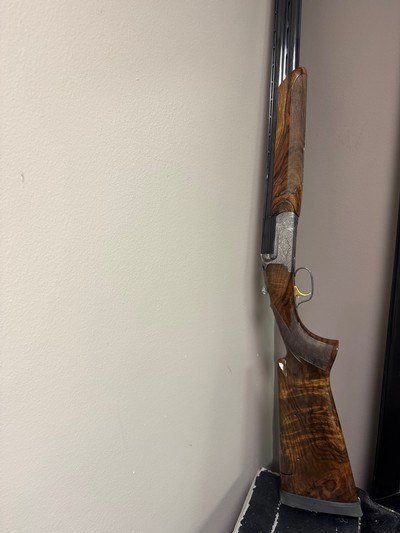 Perazzi 12 gauge MX8 custom Perazzi Catalog SCO engraving Pattern #12
32 inch barrel Exhibition Wood