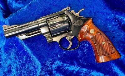S&W M 29-2 44 Mag 4 inch barrel. - Image 2 of 10