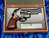 S&W M 29-2 44 Mag 4 inch barrel.
