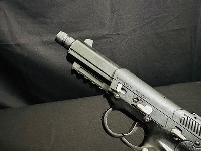 FN HERSTAL FIVE-SEVEN – 5.7x28mm – THREADED BARREL – DOUBLE LOOP TRIGGER GUARD – FACTORY COMPLETE – CIRCA 2016–2018 – AS NEW COLLECTOR CONDITION - Image 4 of 13