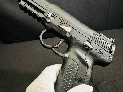 FN HERSTAL FIVE-SEVEN – 5.7x28mm – THREADED BARREL – DOUBLE LOOP TRIGGER GUARD – FACTORY COMPLETE – CIRCA 2016–2018 – AS NEW COLLECTOR CONDITION - Image 5 of 13