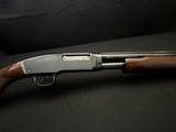 1959 WINCHESTER MODEL 42 DELUXE SKEET – 28" SOLID RIB BARREL – FACTORY FANCY FEATHER CROTCH WALNUT – MATCHING NUMBERS – EXCELLENT ORIGINAL CONDIT - Image 5 of 15