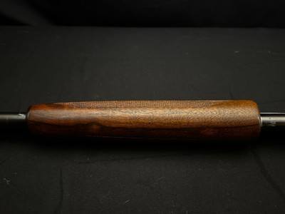 1959 WINCHESTER MODEL 42 DELUXE SKEET – 28" SOLID RIB BARREL – FACTORY FANCY FEATHER CROTCH WALNUT – MATCHING NUMBERS – EXCELLENT ORIGINAL CONDIT - Image 13 of 15