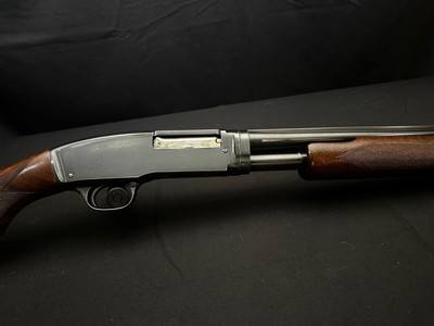 1959 WINCHESTER MODEL 42 DELUXE SKEET – 28" SOLID RIB BARREL – FACTORY FANCY FEATHER CROTCH WALNUT – MATCHING NUMBERS – EXCELLENT ORIGINAL CONDIT - Image 5 of 15