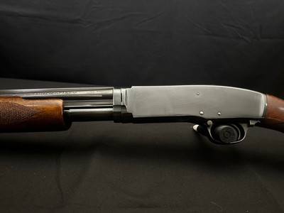 1959 WINCHESTER MODEL 42 DELUXE SKEET – 28" SOLID RIB BARREL – FACTORY FANCY FEATHER CROTCH WALNUT – MATCHING NUMBERS – EXCELLENT ORIGINAL CONDIT - Image 8 of 15