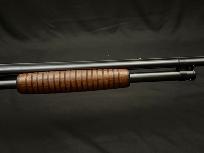 WINCHESTER MODEL 42 – 1940 MANUFACTURE – RARE 28-INCH SOLID RIB – FULL CHOKE – EXCELLENT ORIGINAL CONDITION - Image 7 of 19